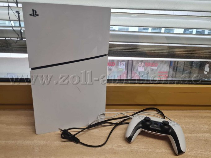 Vorderseite Playstation 5
Stromkabel u. Controller Vorderseite Playstation 5
Stromkabel u. Controller