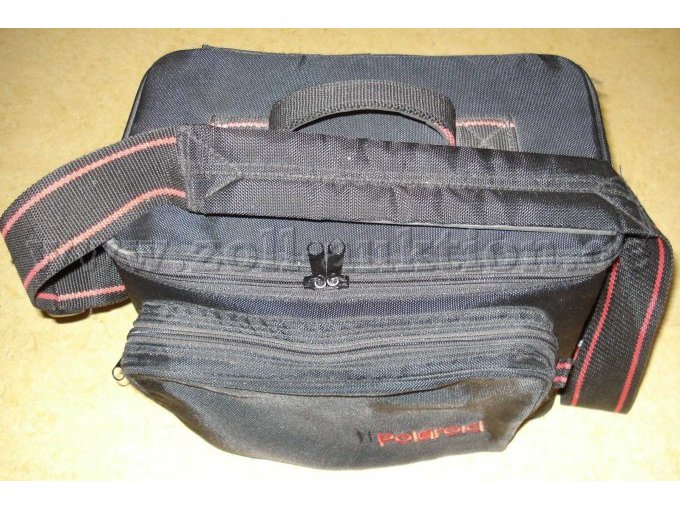 Die Kameratasche für die Polaroidkamera.