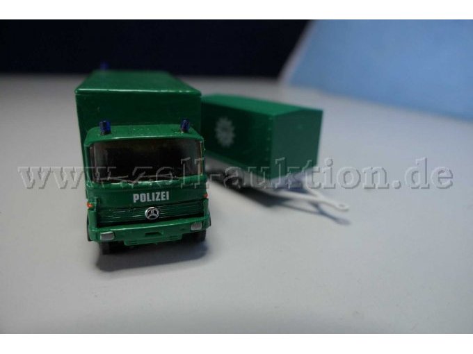 Vorderseite LKW mit Anhänger