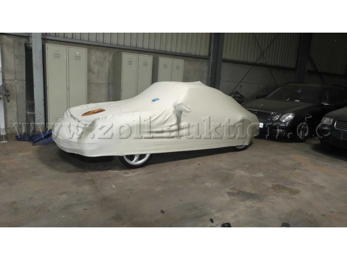 Porsche mit Abdeckung