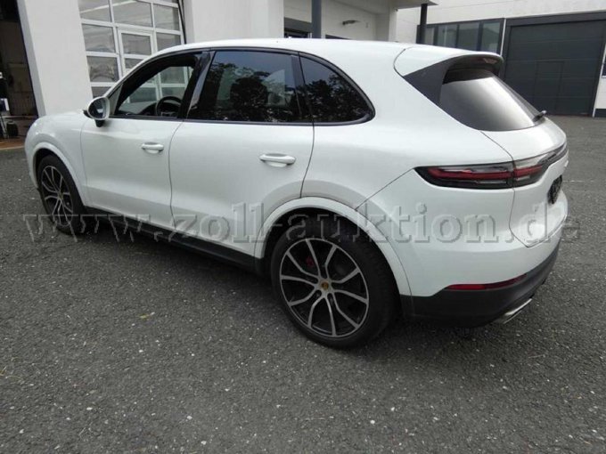 links hinten