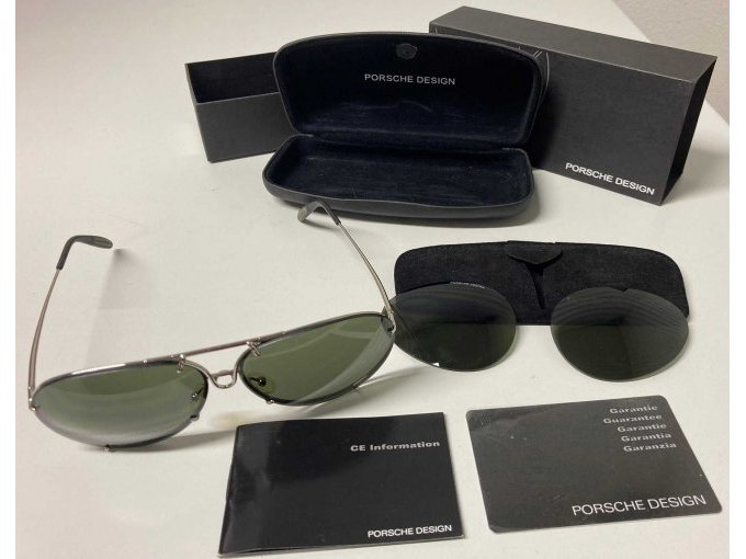 Brille mit komplettem Zubehör von vorn