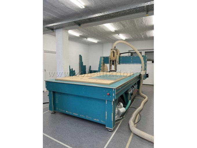 Fräsmaschine von vorne Fräsmaschine von vorne