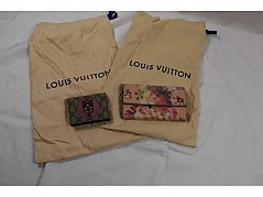 1 Portemonnaie „Gucci“ GG Supreme & 1 Portemonnaie „Gucci“ Blooms