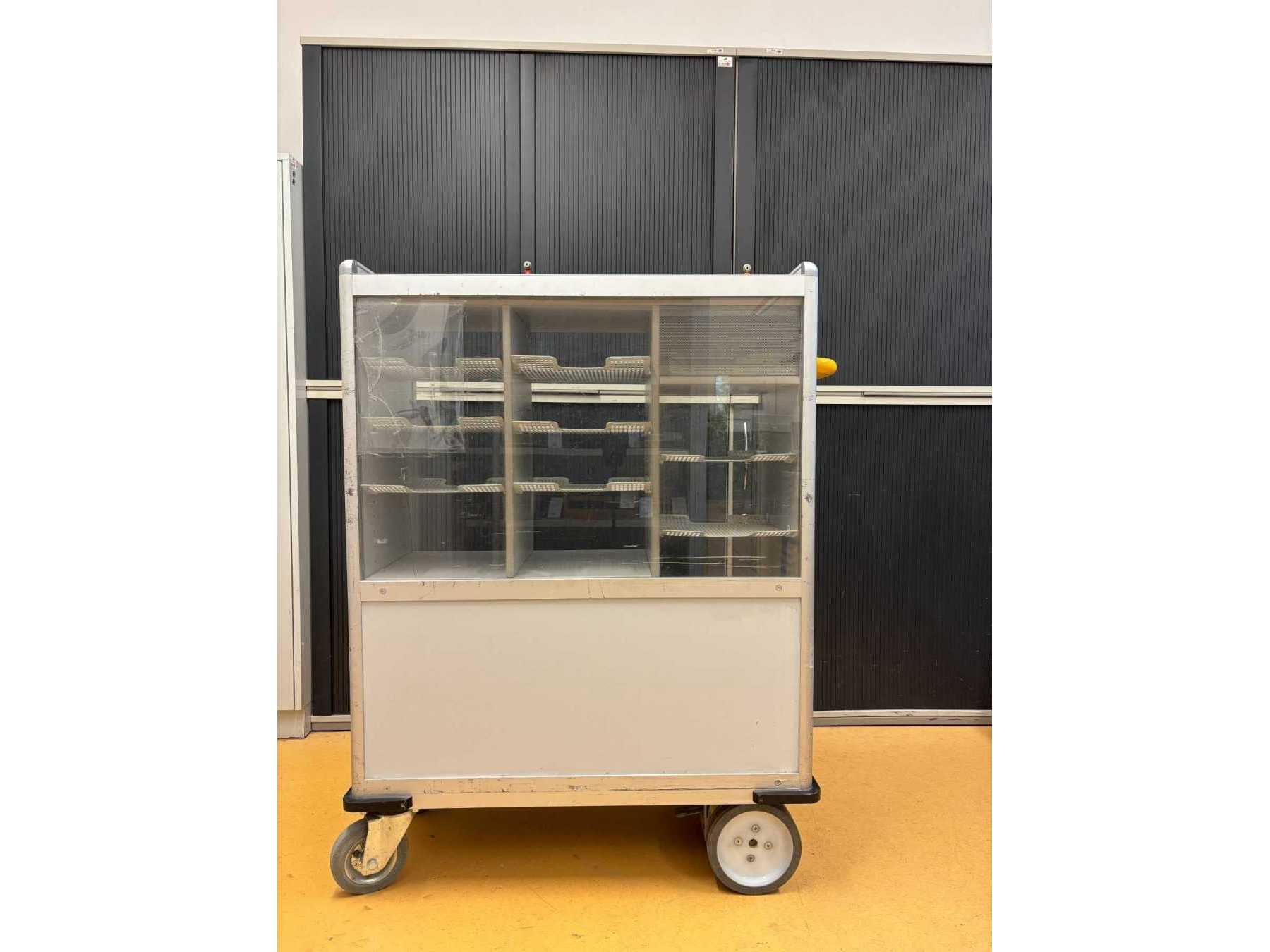 Bild Rückenansicht
Plexiglas li gebrochen