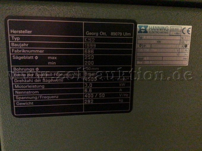 Herstellerangaben und Typenschild