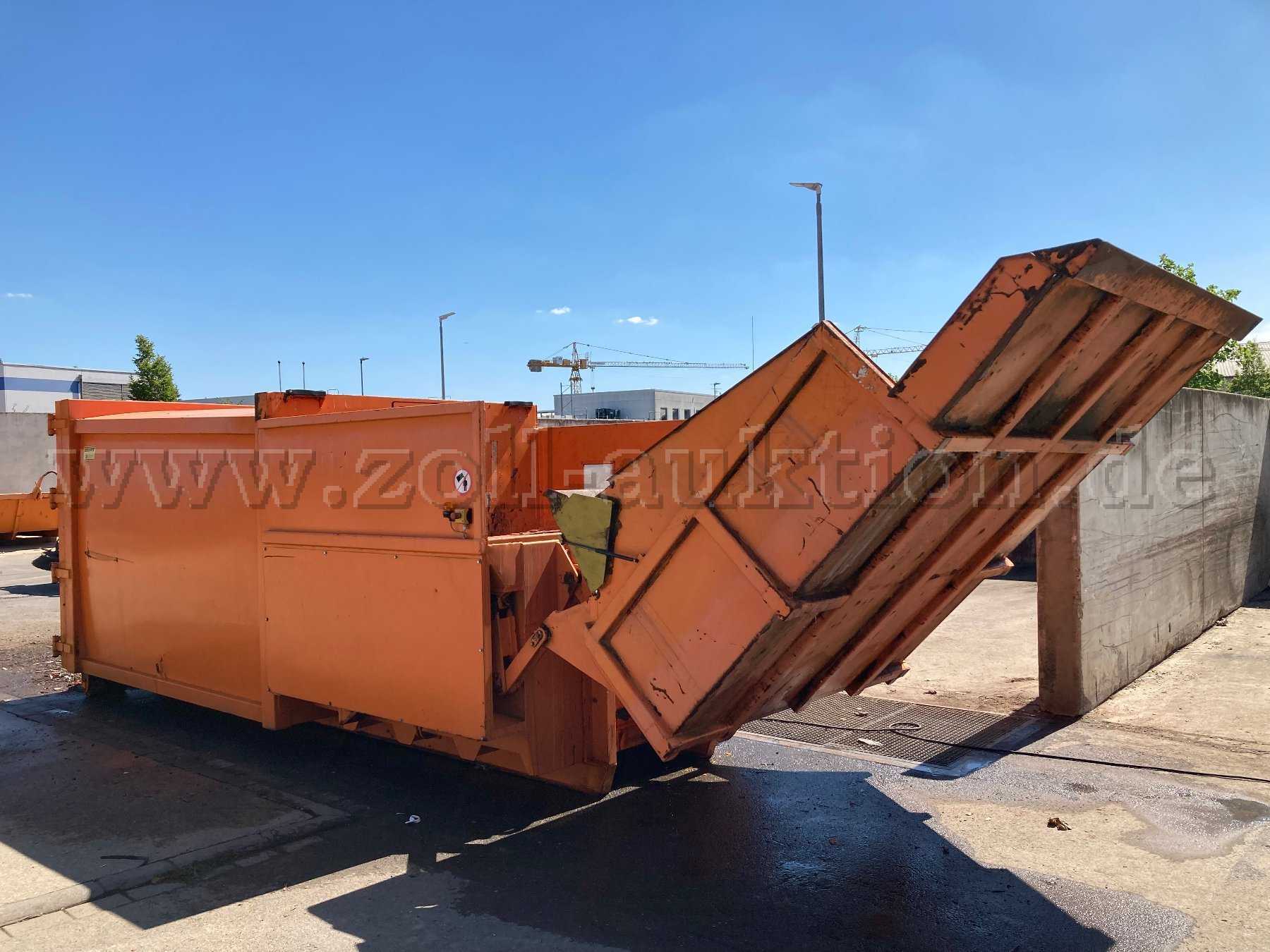 Ladeschaufel gehoben