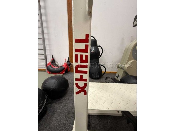 Hersteller-Schriftzug