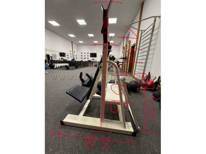 Seitenansicht mit grober Maßskizze