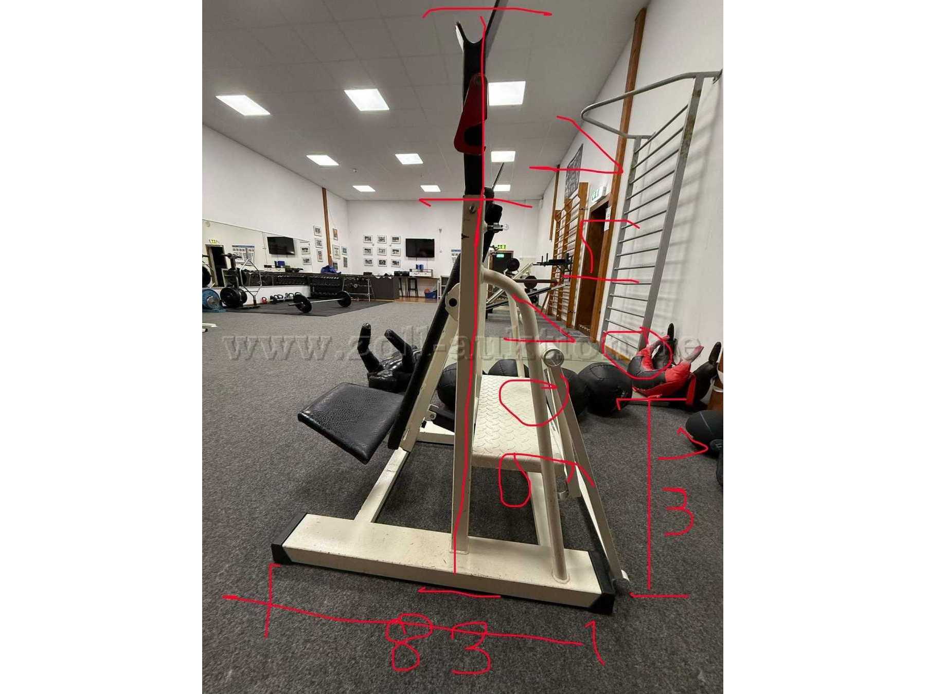 Seitenansicht mit grober Maßskizze