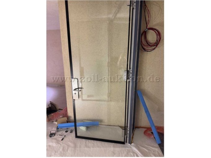 Promattür links geöffnet