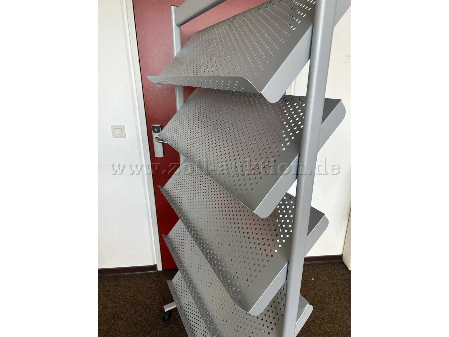 Prospektständer Seitenansicht nah