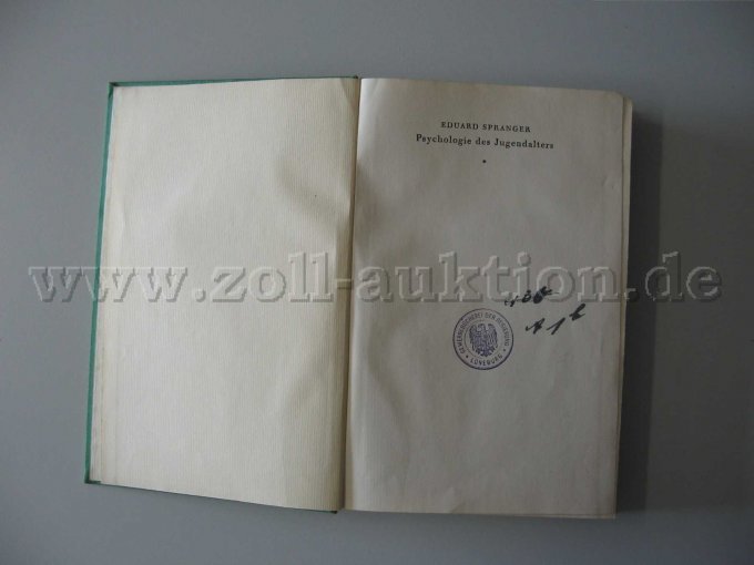 Innenseite mit Kürzel und Stempel