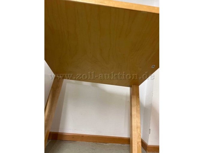 1 Quadratischer Tisch - Hersteller: Einkaufszentrale für Bibliotheken GmbH – foto 3 – kavel bij Zoll-Auktion, Berlin
