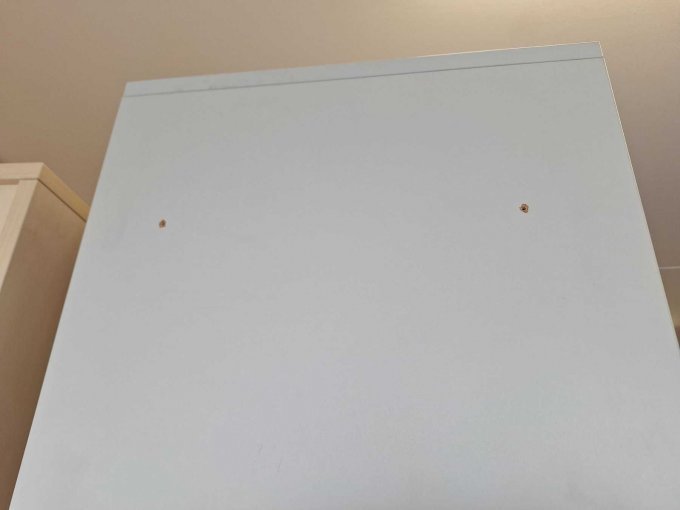 Schraublöcher Außenseite,
leichte Gebrauchtspuren.