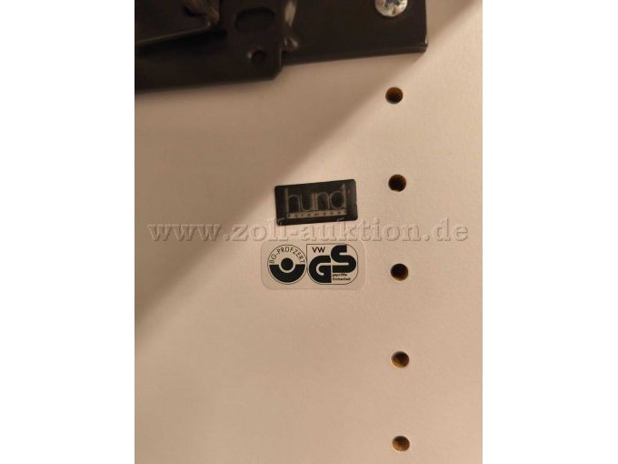 Label Hund Büromöbel