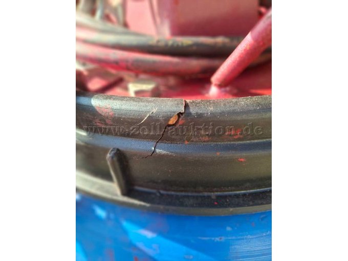 Weiterer Riss im Schraubdeckel