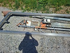 Edelstahlrahmen und Pumpenmotor