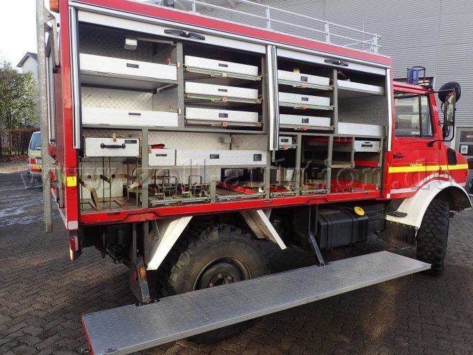 Rüst-, und Gerätewagen MB Unimog, Geräteräume Beifahrerseite
