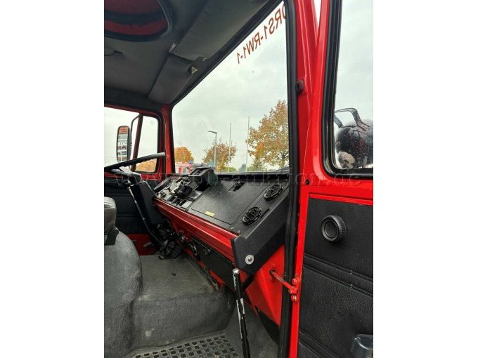 Ansicht von Beifahrerseite in den Innenraum