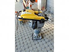 Rüttelstampfer Totalansicht von rechts