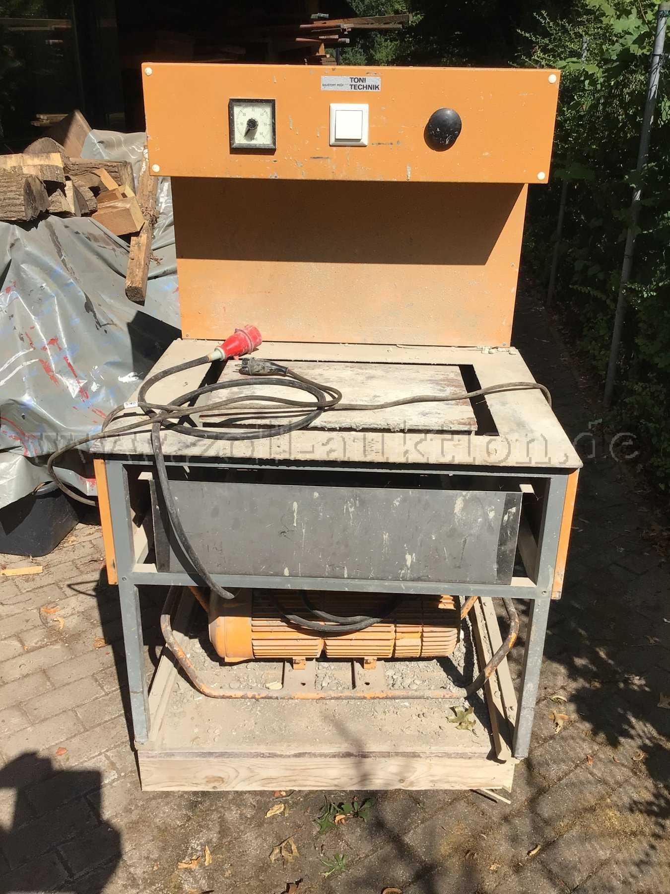 1 vibrating table for test cubes with poker vibrator, manufacturer: Wacker Neuson