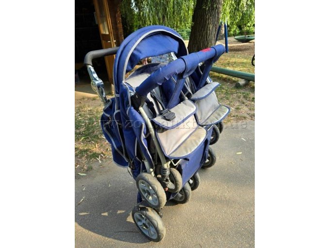 4-Kind-Krippenwagen zusammengeklappt