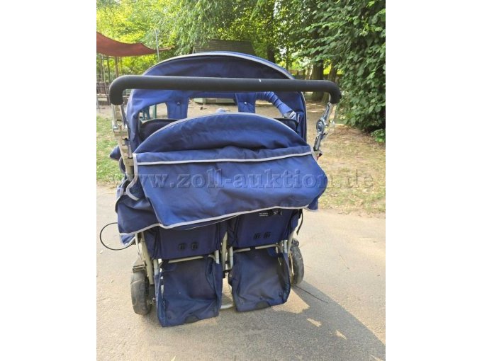 4-Kind-Krippenwagen Ansicht von vorne, aufgeklappt
