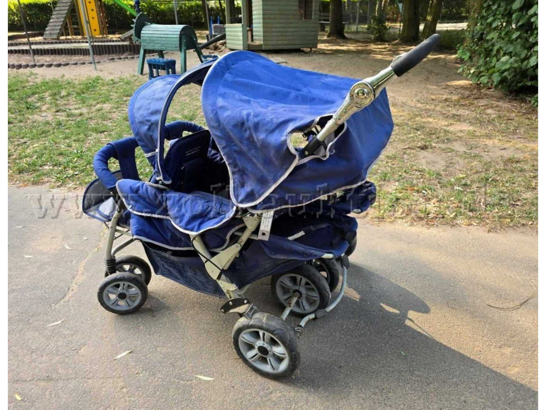 4-Kind-Krippenwagen, Seitenansicht aufgeklappt
