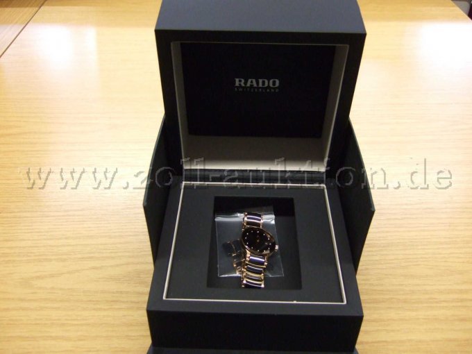 RADO Uhr Box Innenseite mit fehlenden Uhrenkissen