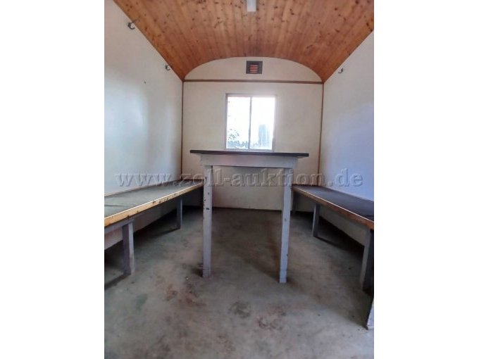 Sitzbänke und Tisch