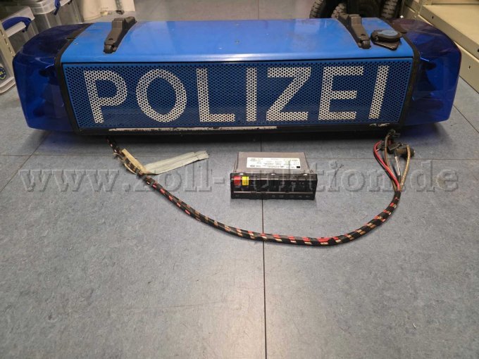 Gesamtansicht Blaulichtbalken mit Kabelbaum und Bedienteil