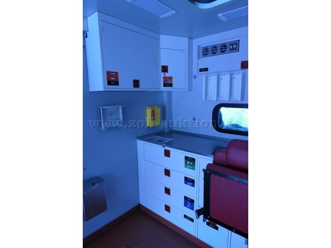 Vorderer Patientenraum links