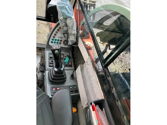 Radbagger Schaeff_Terex 23M 705M Ansicht Kabine innen_rechte Seite