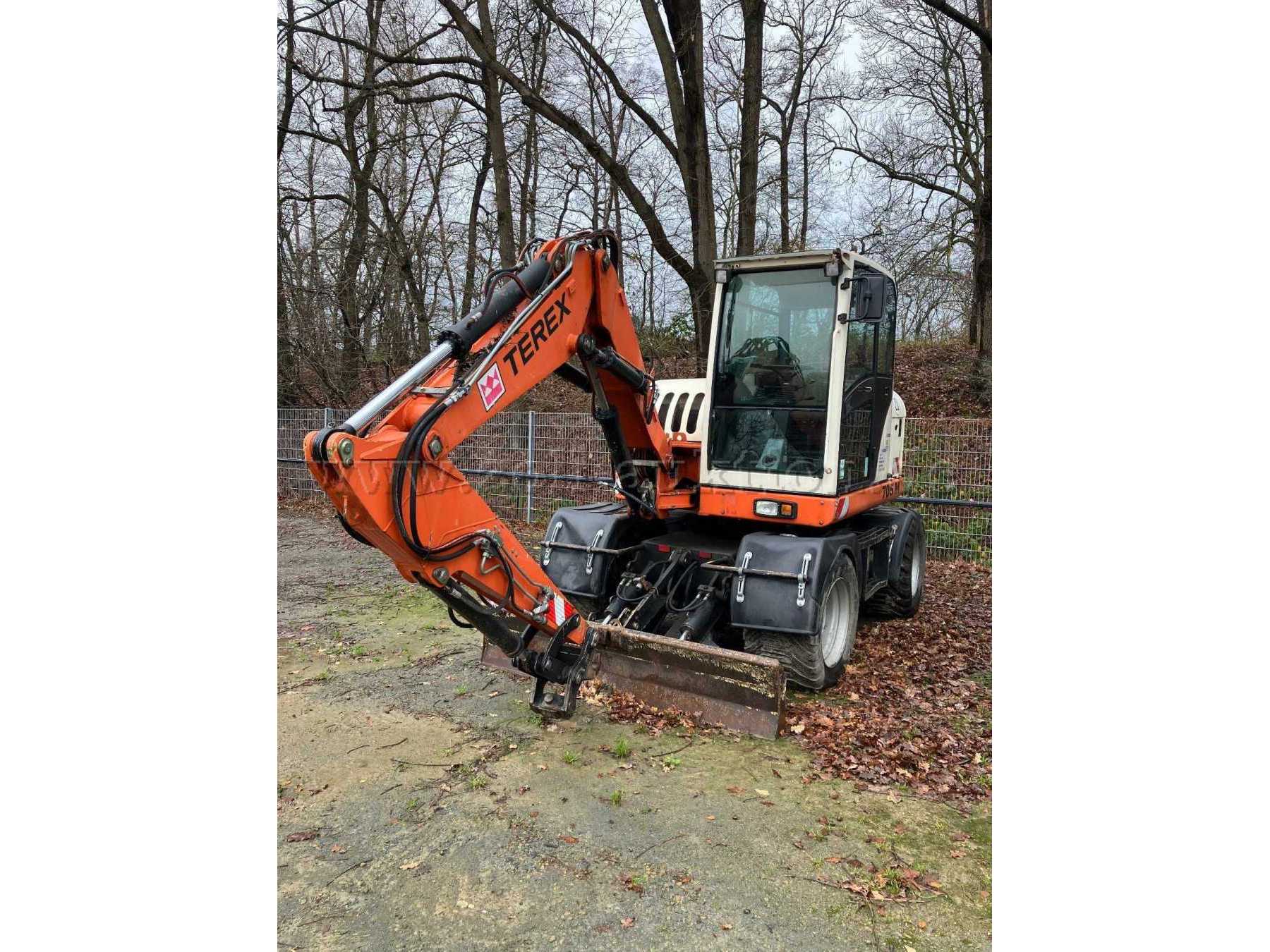 Radbagger Schaeff_Terex 23M 705M Ansicht hinten_Seite rechts