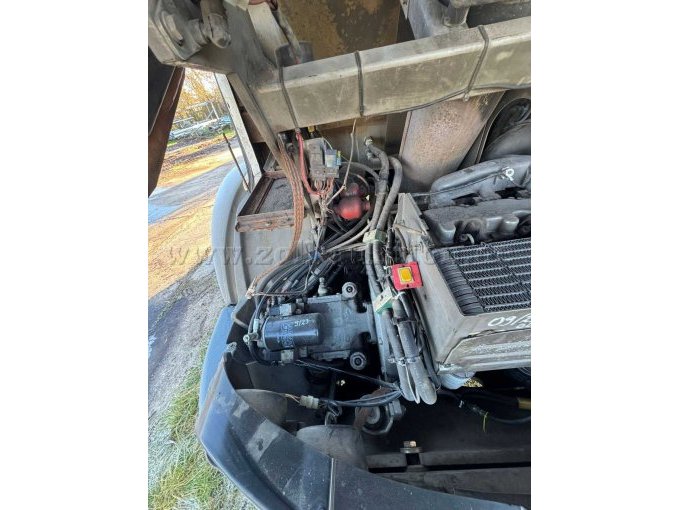 Schaufellader Motorraum