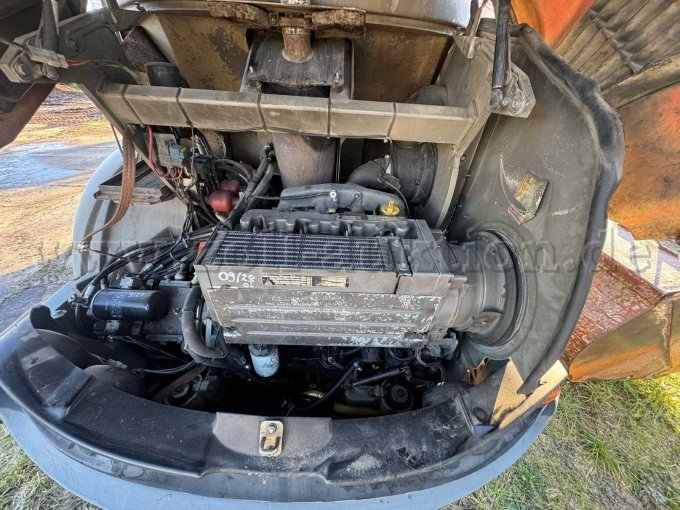 Schaufellader Motorraum