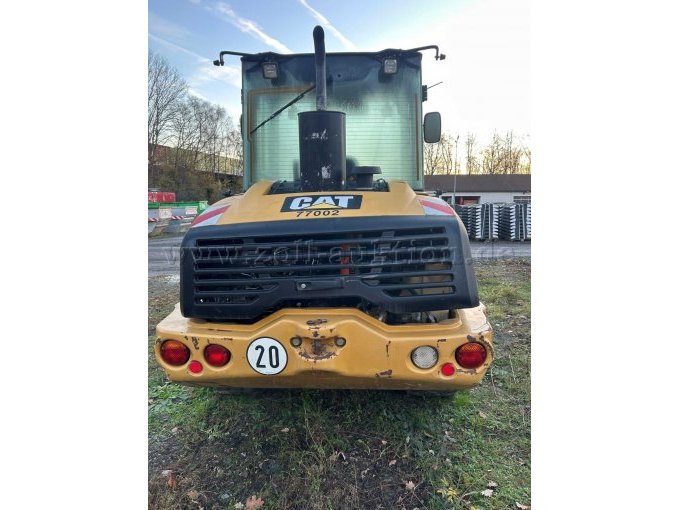 Motorhaube geöffnet