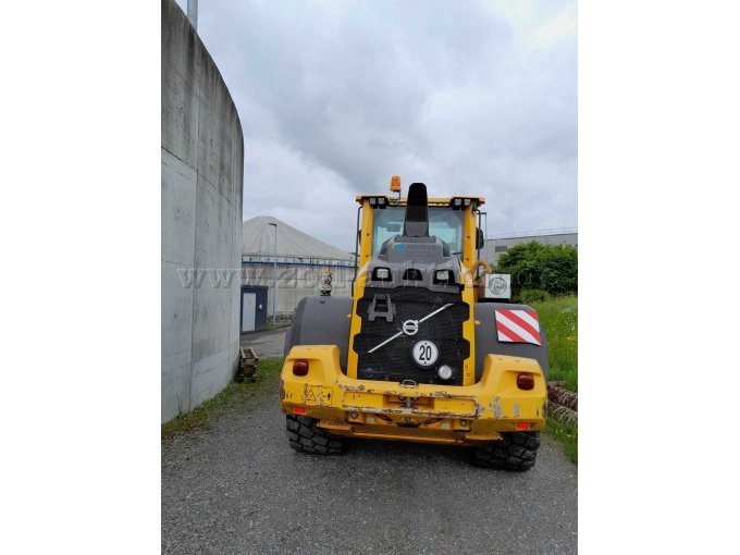 L90H Heckansicht