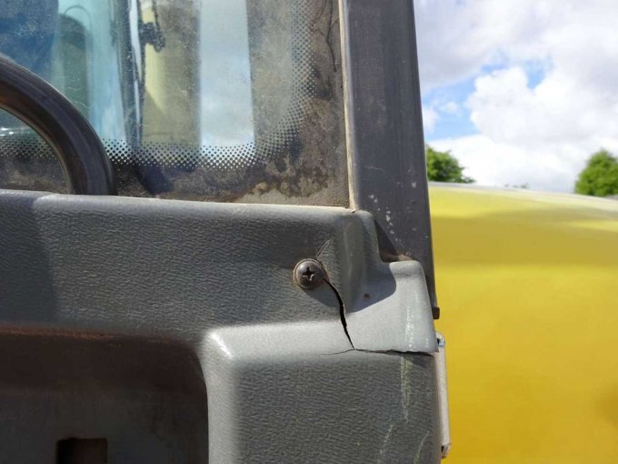 Radlader Volvo L40 B-TP Abdeckung gebrochen