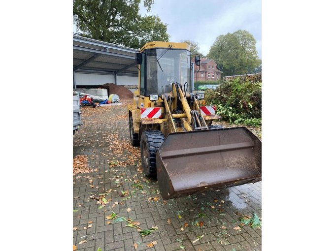 Radlader ZB 4 Frontansicht mit Schaufel,