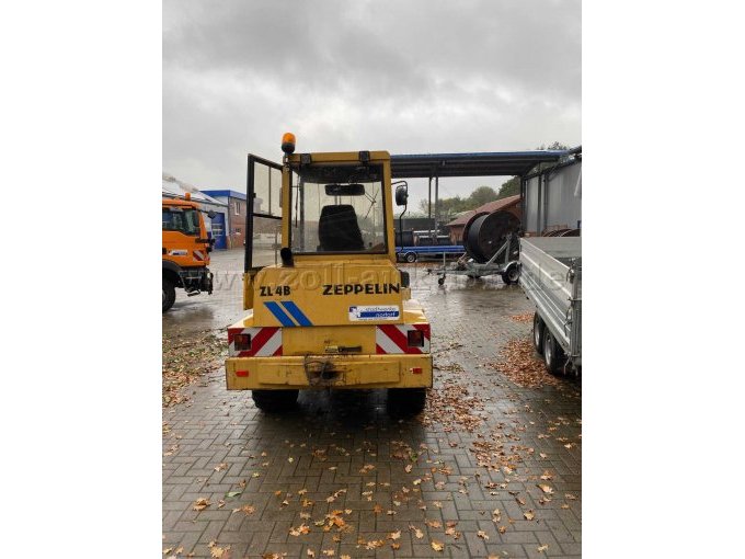 Heckansicht mit Zug-Öse (keine Anhängerzulassung)