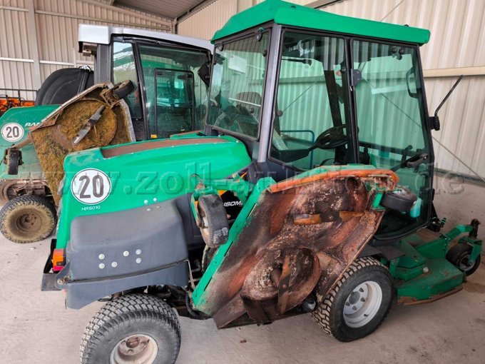 Ransomes HR 6010 Bad Driburg rechte Seite mit hochgeklapptem Mähwerk
