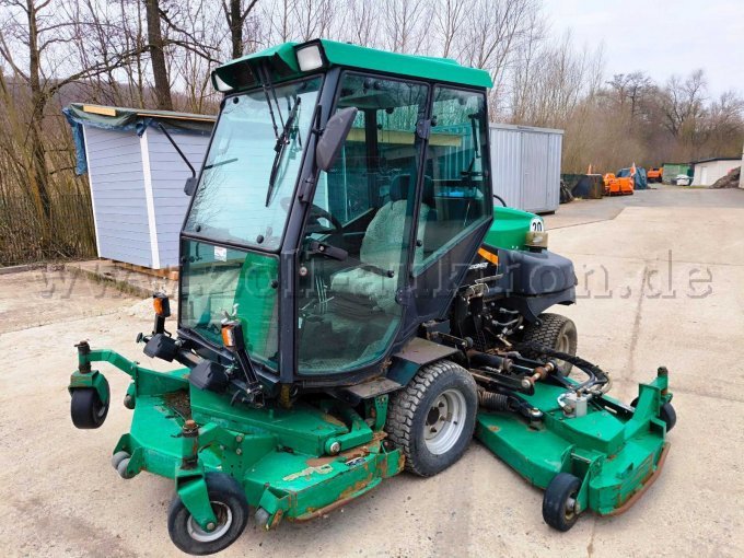 Ransomes HR 6010 Bad Driburg Frontaufnahme mit ausgeklapptem Mähwerk