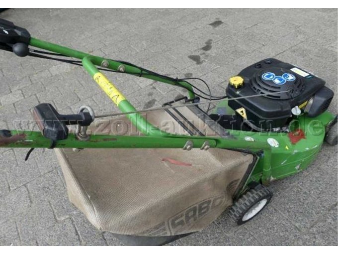 Ansicht seitlich hinten oben. Zur Versteigerung steht nur der beschriebene Kantenmäher.