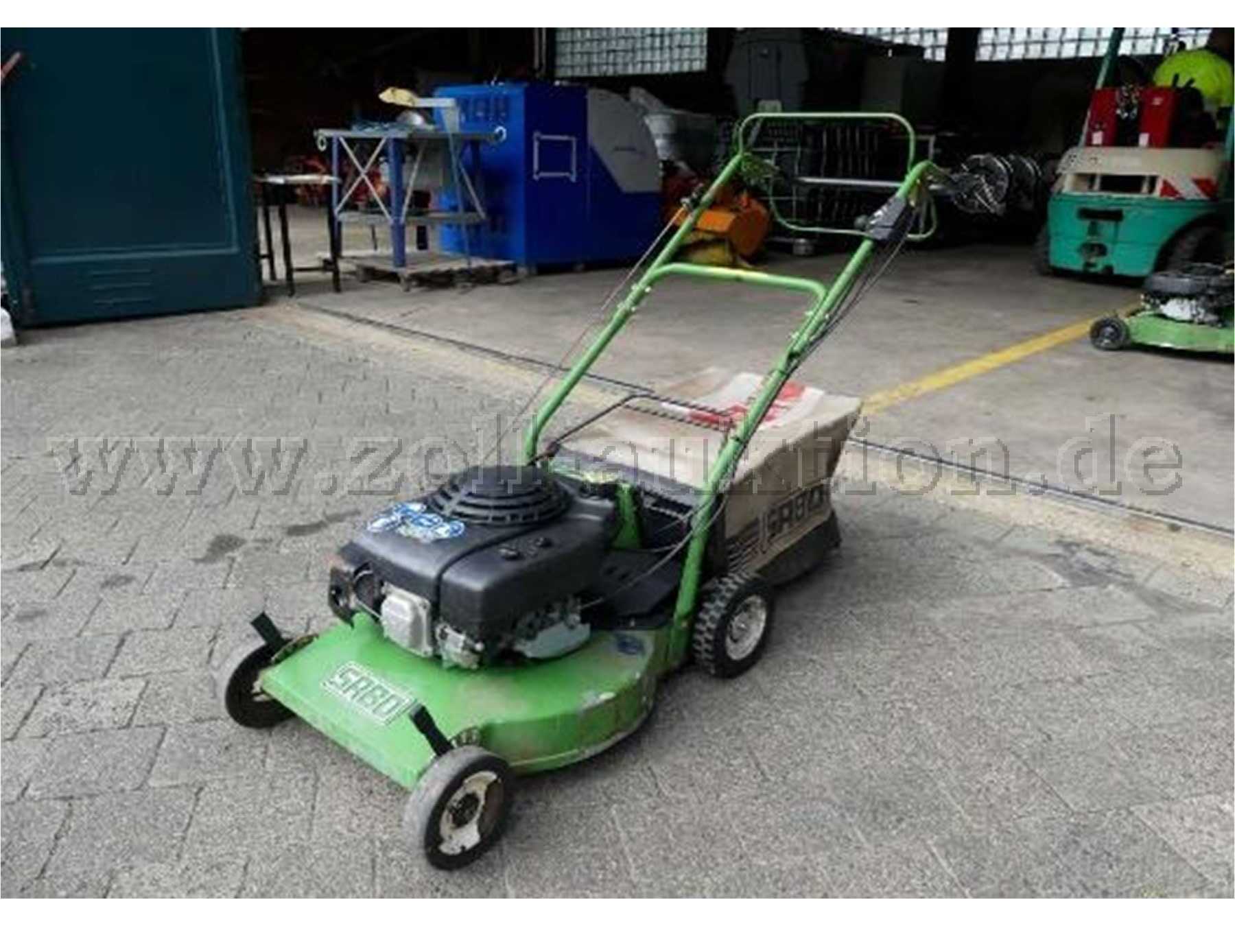 Ansicht seitlich vorne. Zur Versteigerung steht nur der beschriebene Kantenmäher.