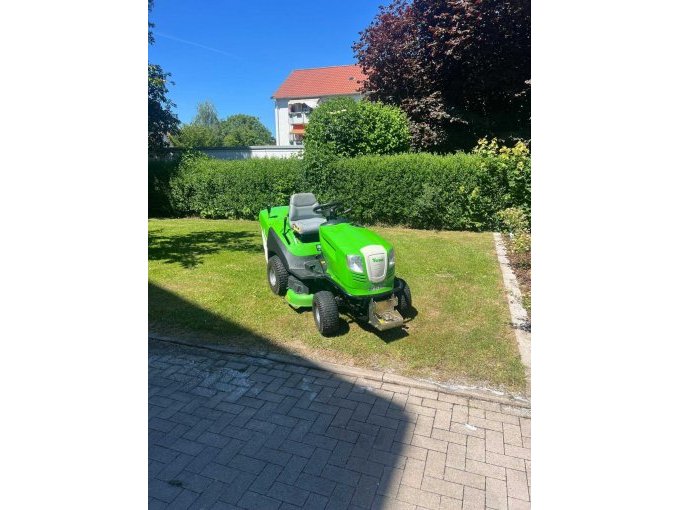 Rasenmähertraktor Front