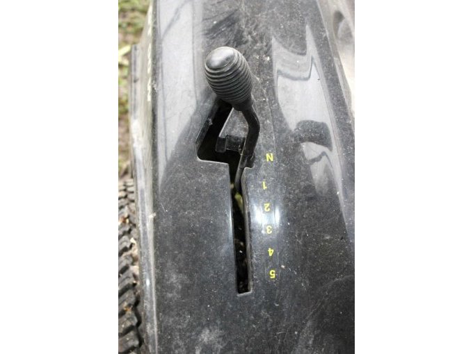 Detailansicht Rasentraktor