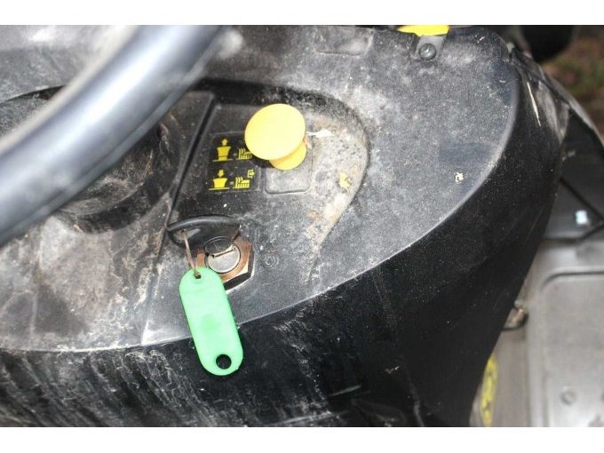 Detailansicht Rasentraktor