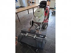 Frontansicht mit Bürste